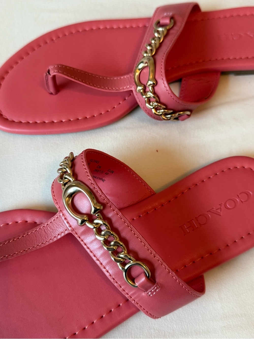 COACH | Jacklyn Coral Pink Leather Chain-Trim Thong Sandals | US 9.5B - Picture 3 of 6